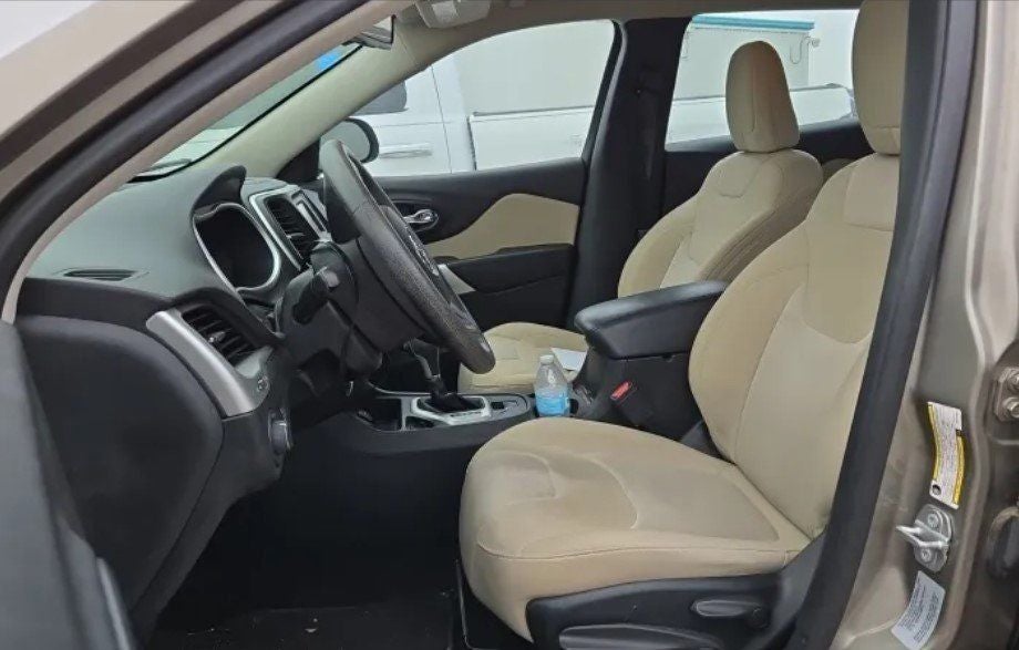 2017 Jeep Cherokee Sport