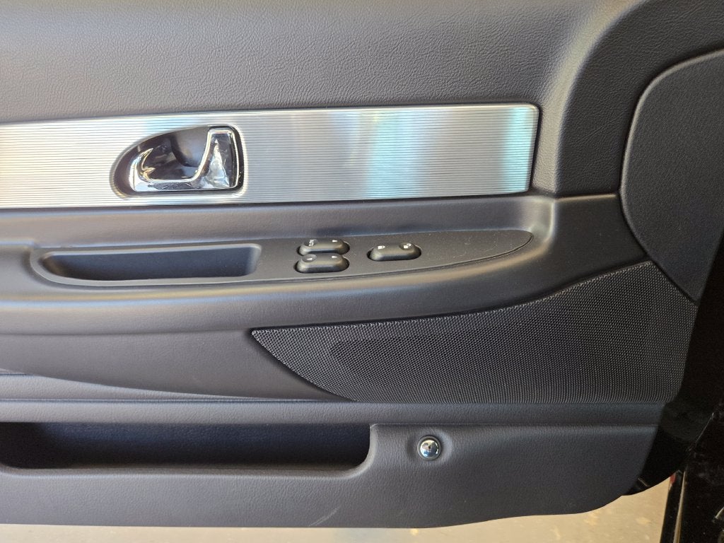 2004 Ford Thunderbird Base