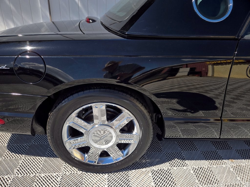 2004 Ford Thunderbird Base