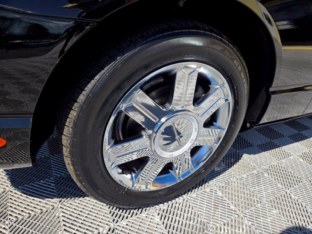 2004 Ford Thunderbird Base