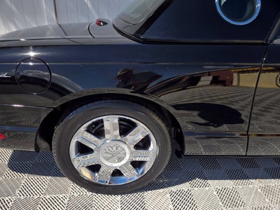 2004 Ford Thunderbird Base