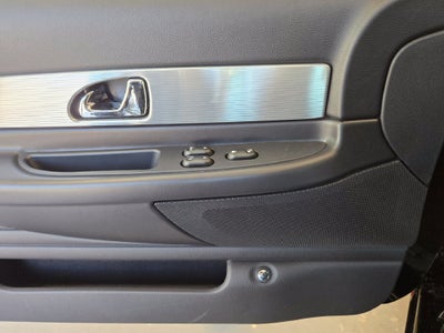 2004 Ford Thunderbird Base