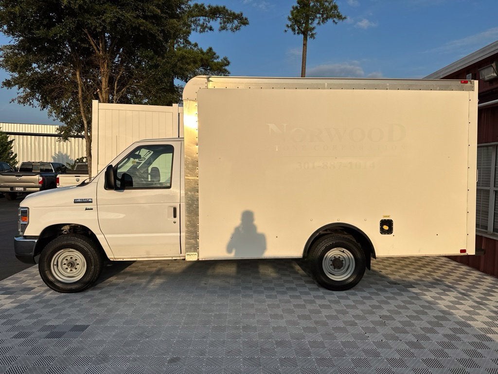 2017 Ford E-350SD Base Cutaway