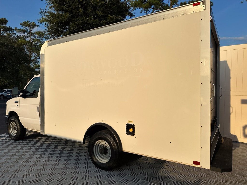 2017 Ford E-350SD Base Cutaway