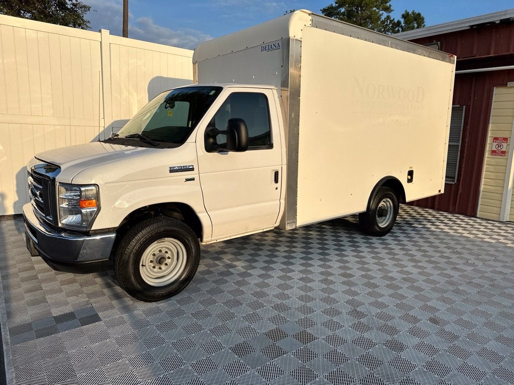 2017 Ford E-350SD Base Cutaway
