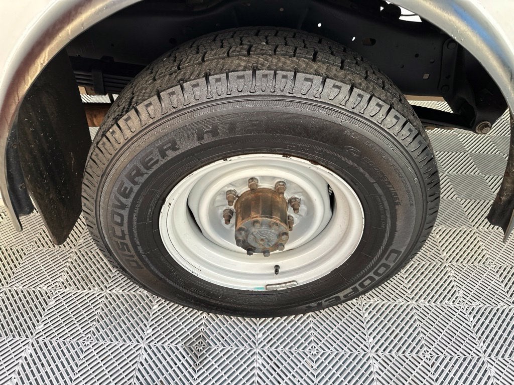 2017 Ford E-350SD Base Cutaway