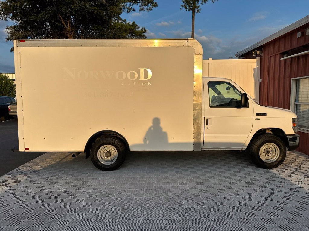 2017 Ford E-350SD Base Cutaway