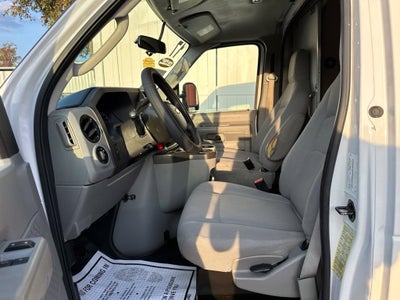2017 Ford E-350SD Base Cutaway
