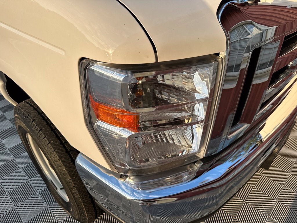 2017 Ford E-350SD Base Cutaway