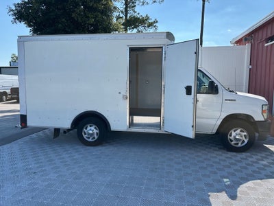 2022 Ford E-350SD Base Cutaway