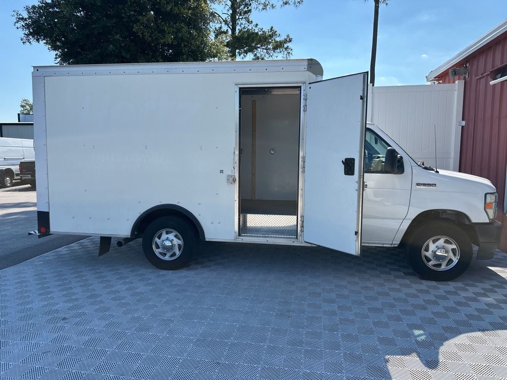 2022 Ford E-350SD Base Cutaway