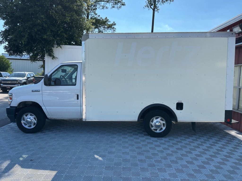 2022 Ford E-350SD Base Cutaway