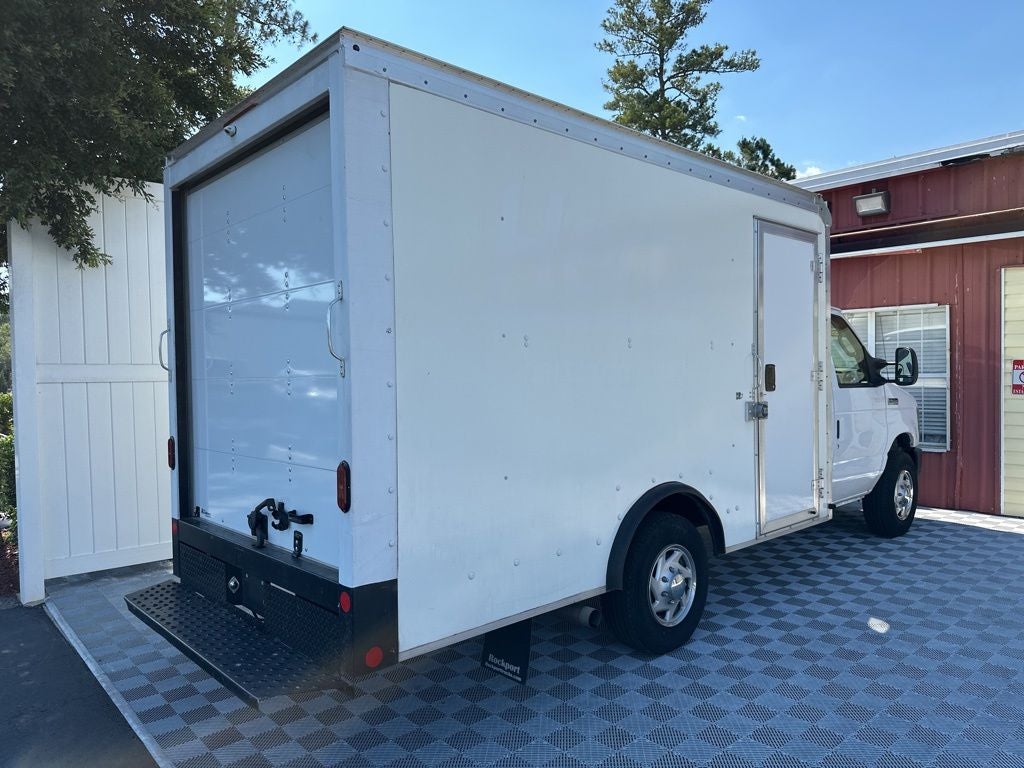 2022 Ford E-350SD Base Cutaway