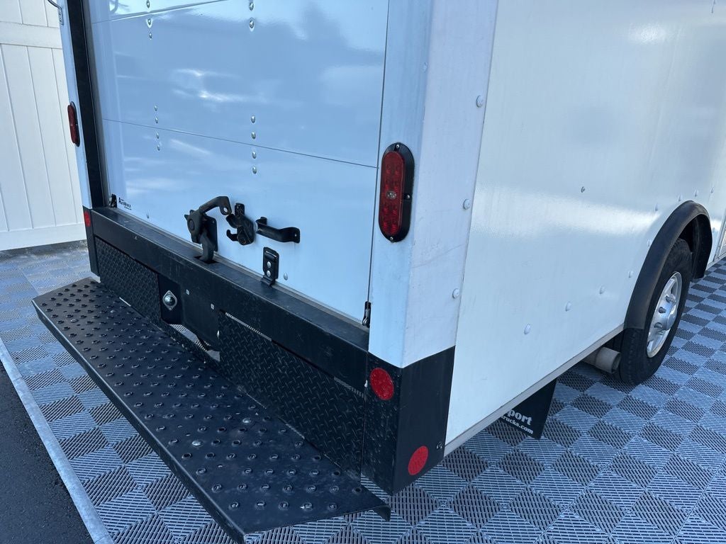 2022 Ford E-350SD Base Cutaway