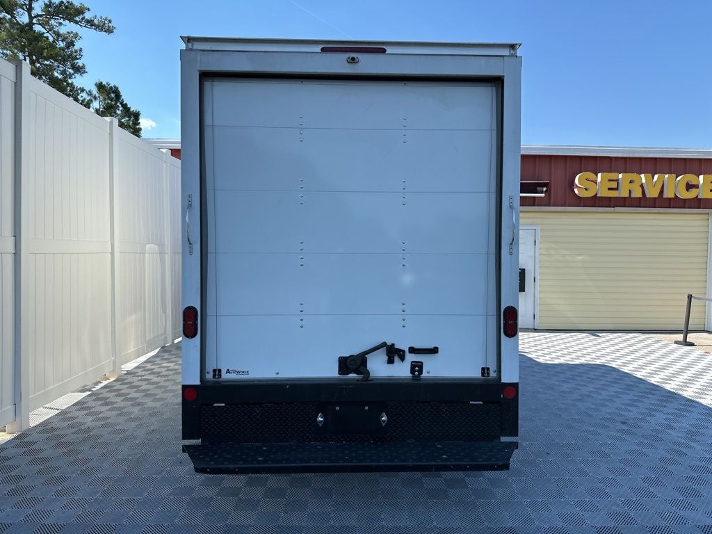 2022 Ford E-350SD Base Cutaway