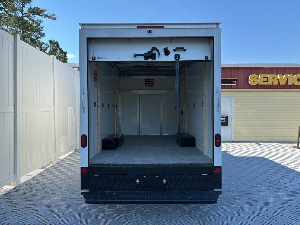 2022 Ford E-350SD Base Cutaway
