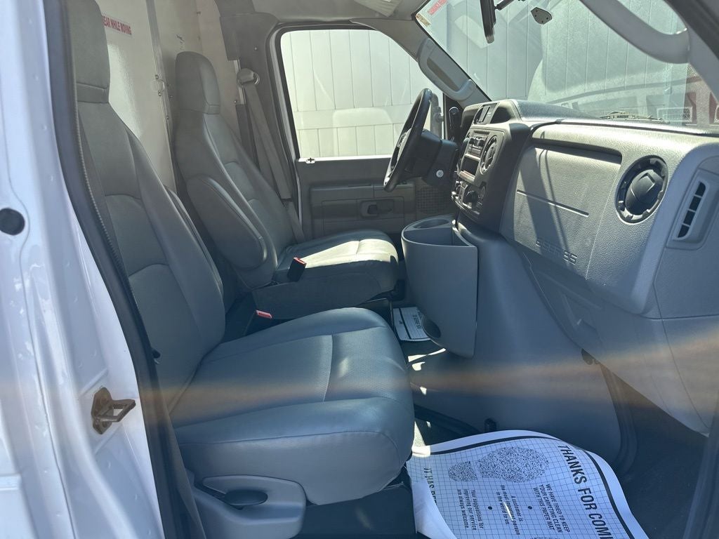 2022 Ford E-350SD Base Cutaway