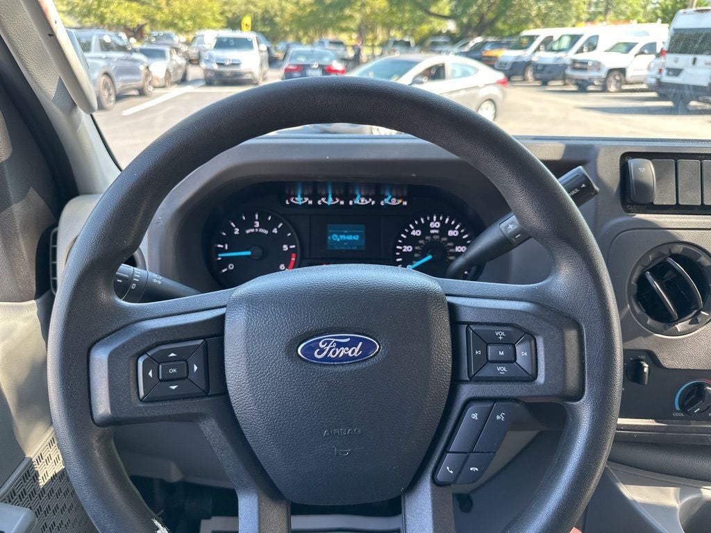 2022 Ford E-350SD Base Cutaway