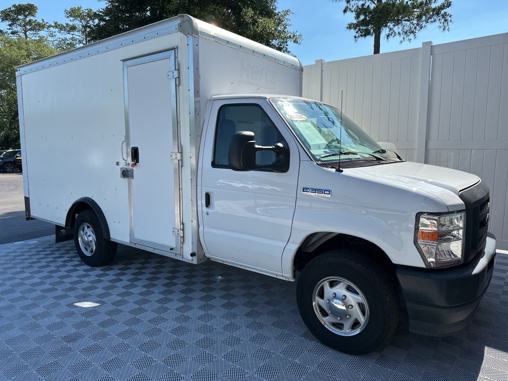 2022 Ford E-350SD Base Cutaway