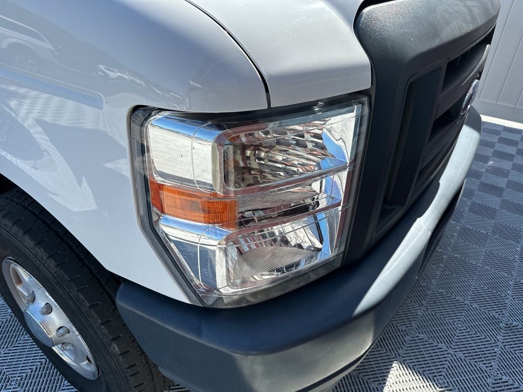 2022 Ford E-350SD Base Cutaway