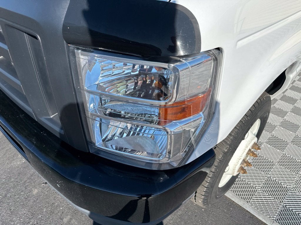 2022 Ford E-350SD Base Cutaway