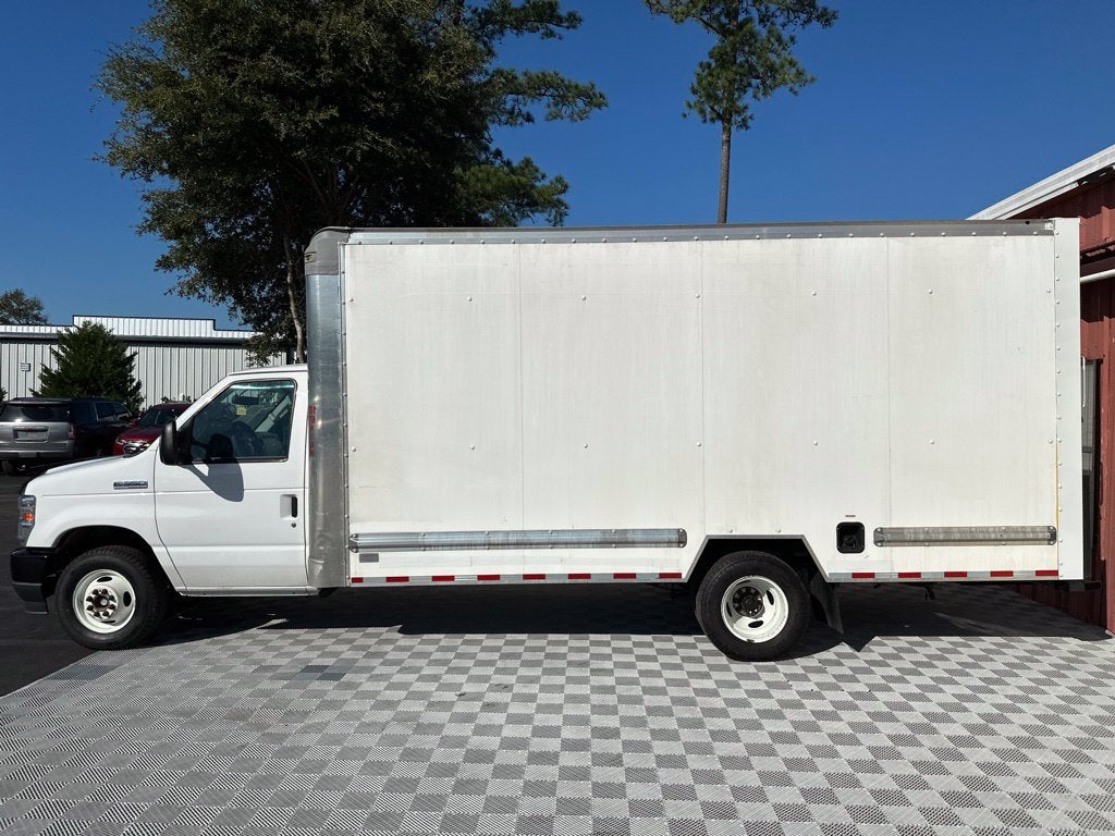 2022 Ford E-350SD Base Cutaway
