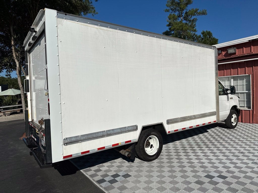 2022 Ford E-350SD Base Cutaway