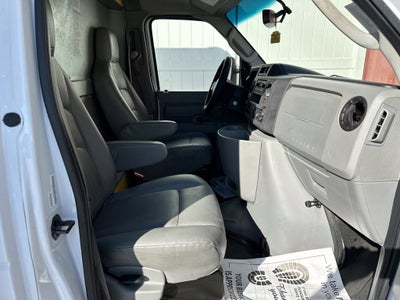 2022 Ford E-350SD Base Cutaway