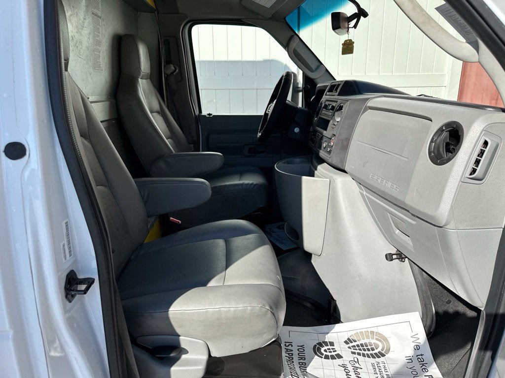 2022 Ford E-350SD Base Cutaway