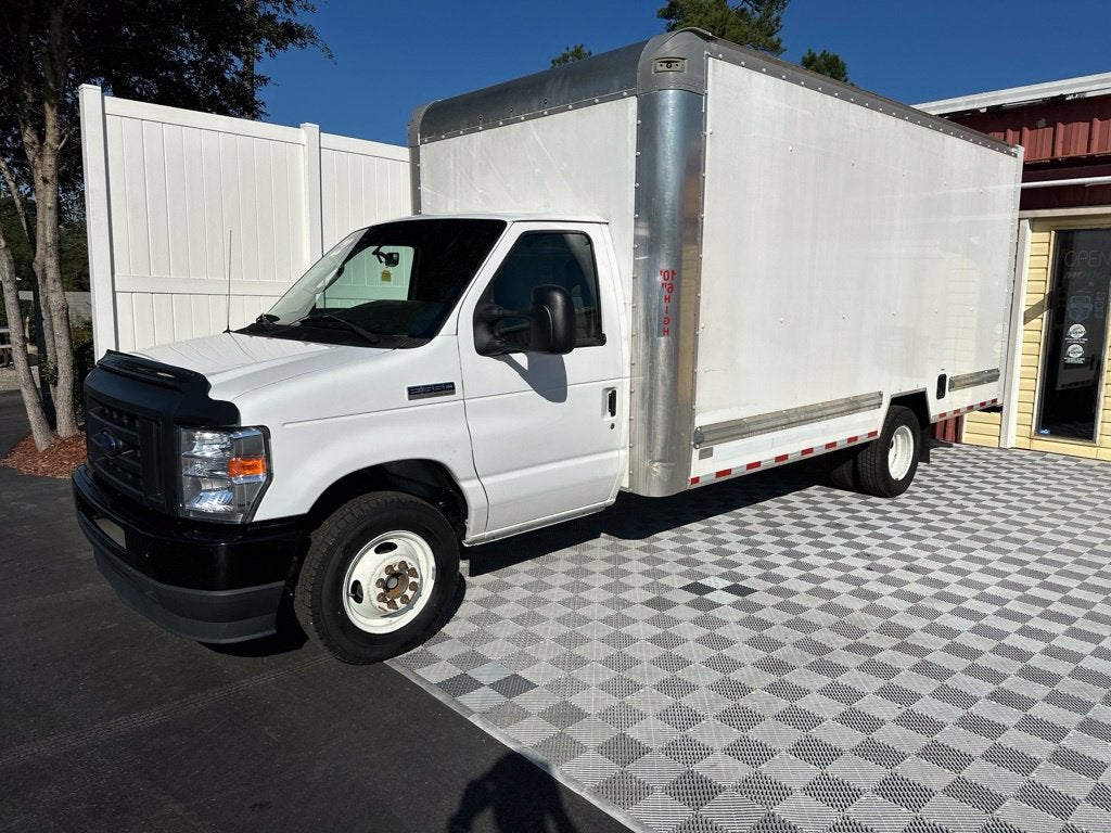 2022 Ford E-350SD Base Cutaway