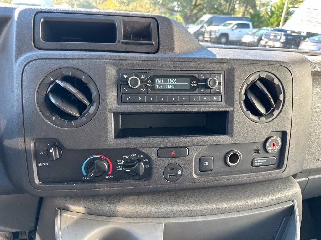 2022 Ford E-350SD Base Cutaway