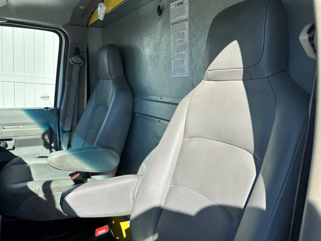 2022 Ford E-350SD Base Cutaway