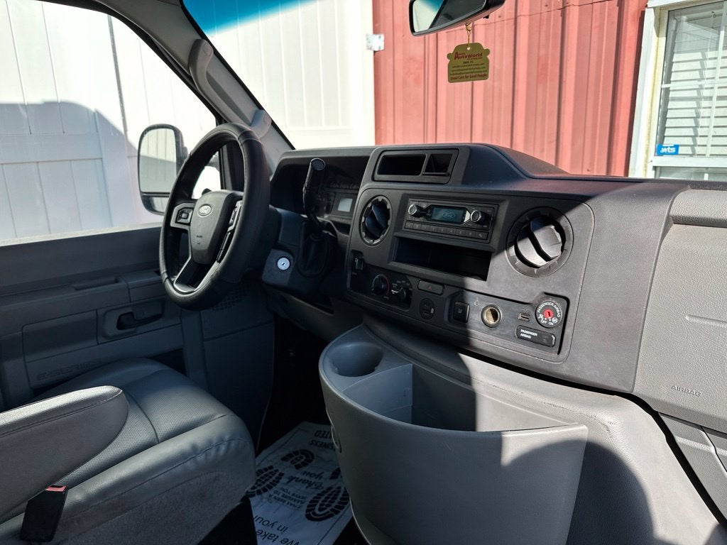 2022 Ford E-350SD Base Cutaway
