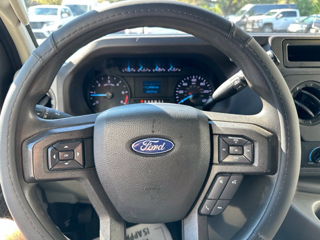 2022 Ford E-350SD Base Cutaway