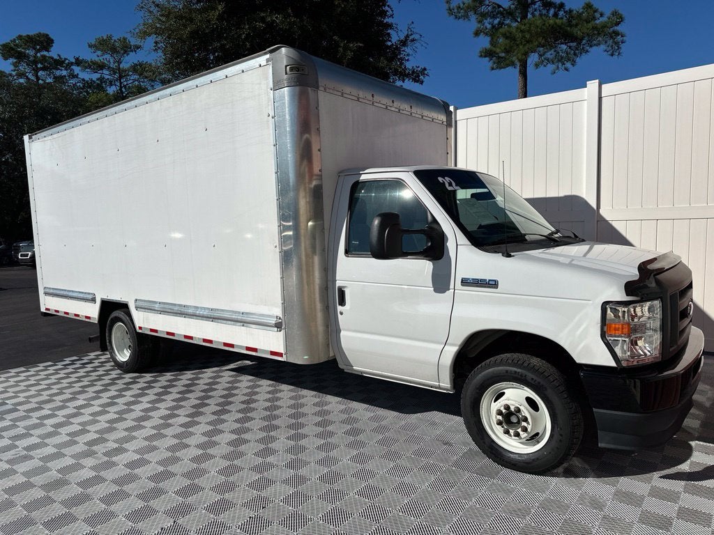 2022 Ford E-350SD Base Cutaway