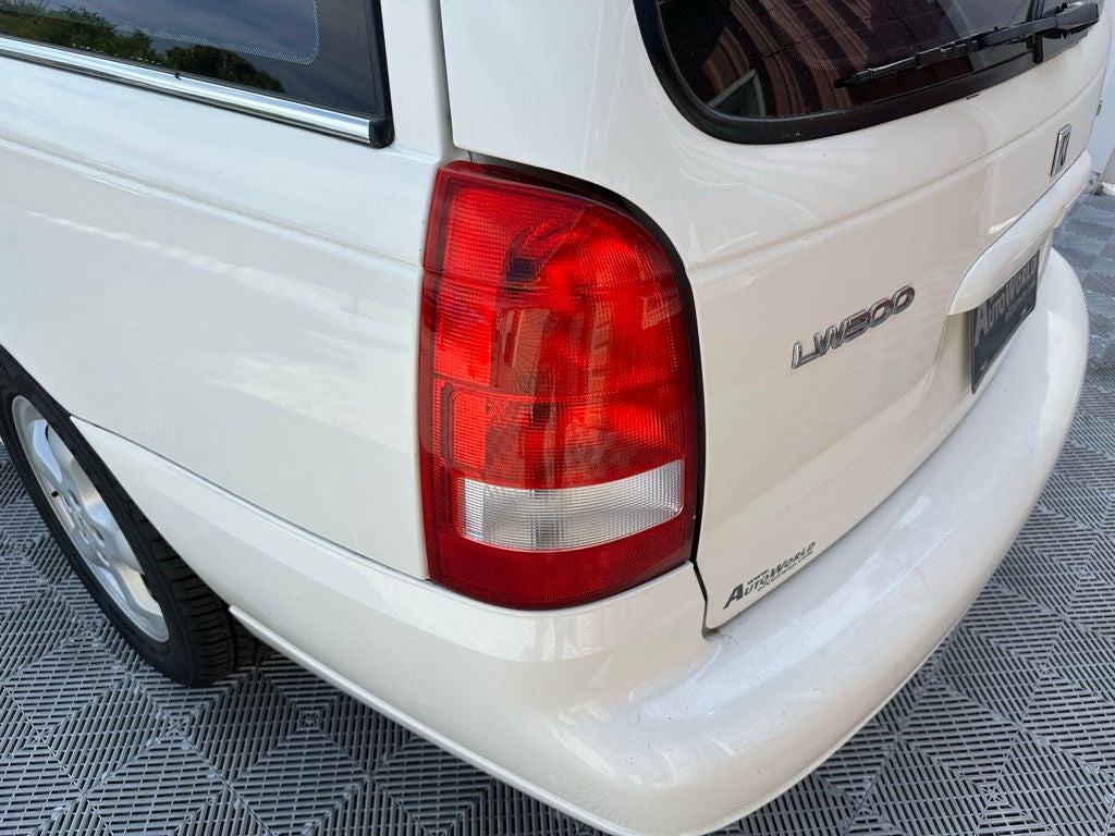 2003 Saturn LW300 Base