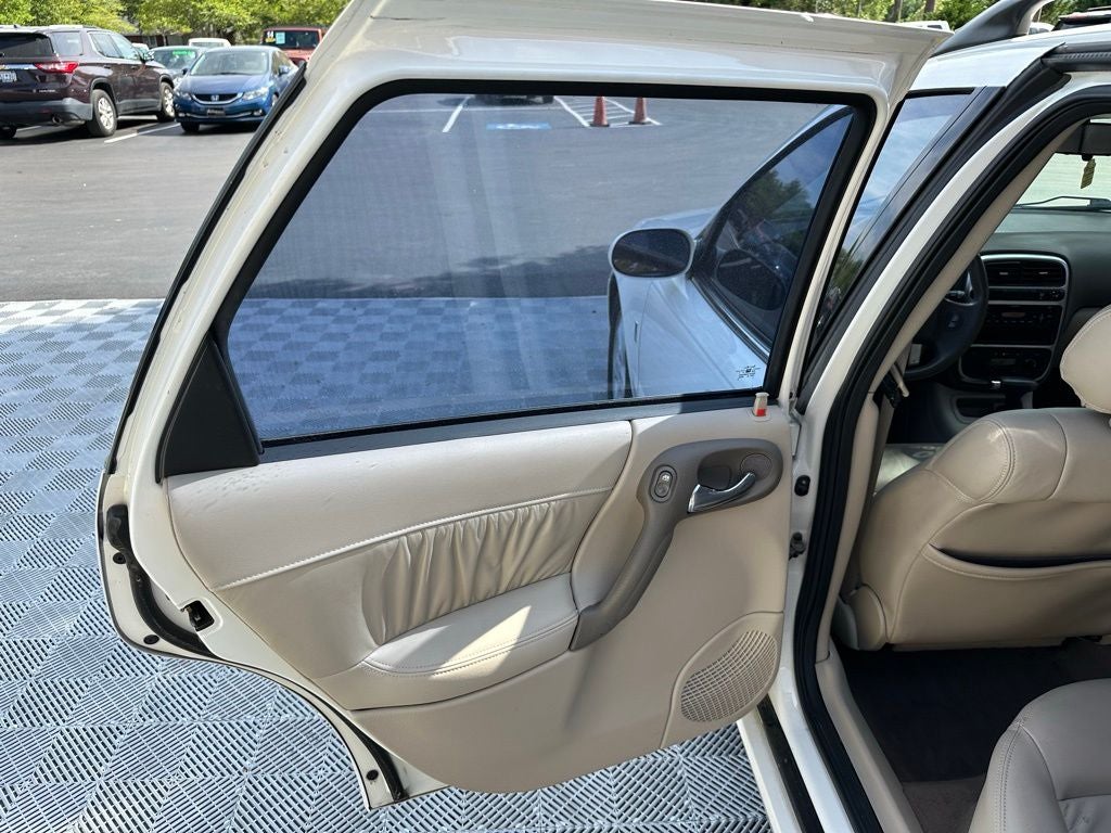2003 Saturn LW300 Base
