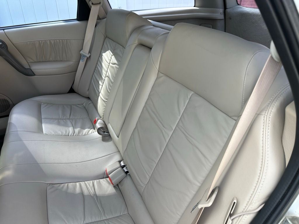 2003 Saturn LW300 Base