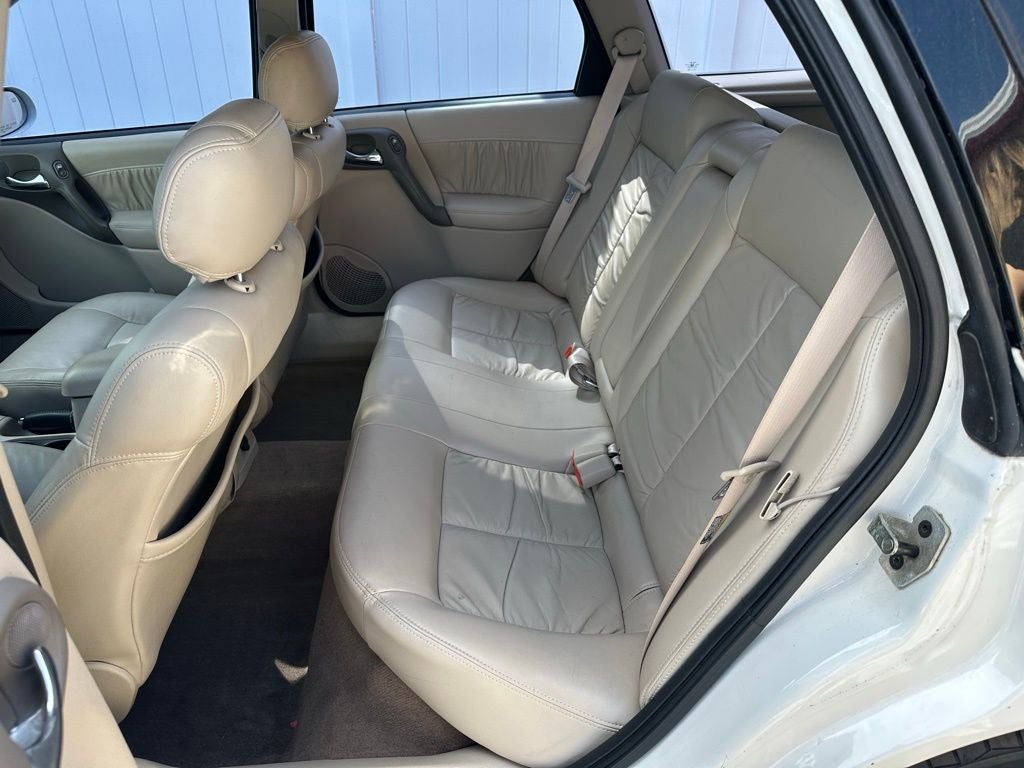 2003 Saturn LW300 Base