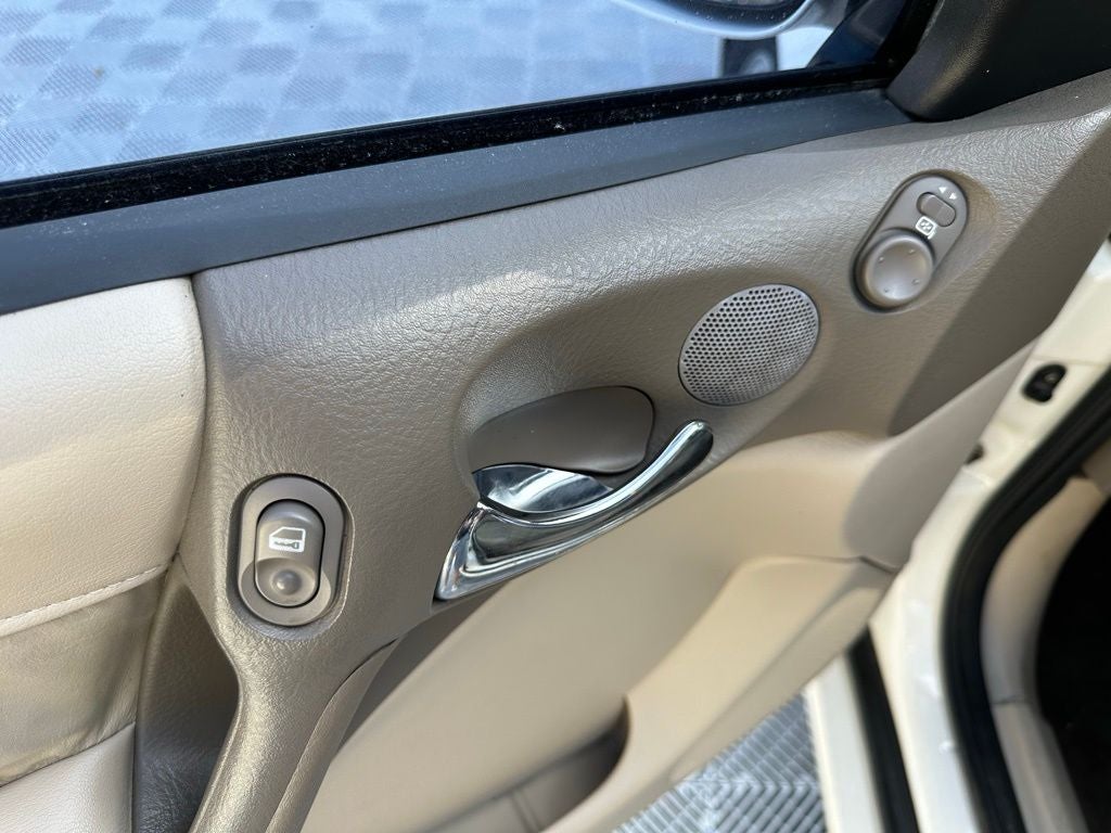 2003 Saturn LW300 Base