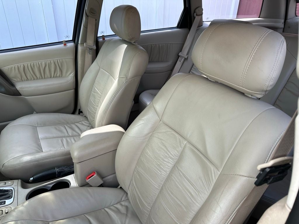 2003 Saturn LW300 Base