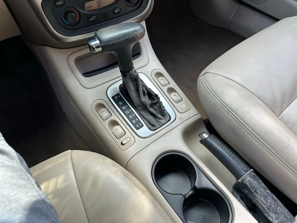 2003 Saturn LW300 Base