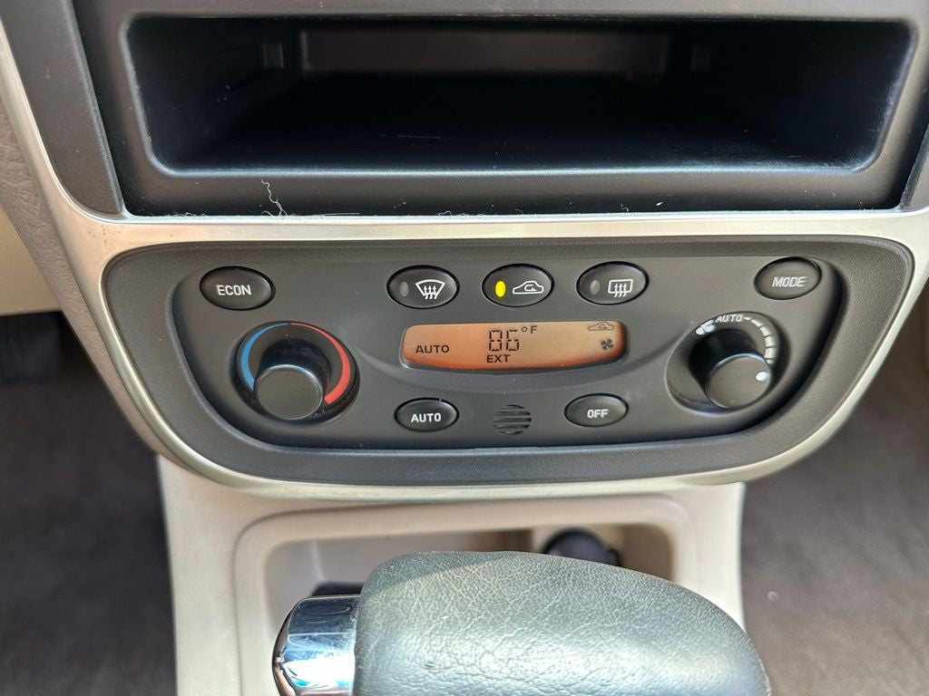 2003 Saturn LW300 Base