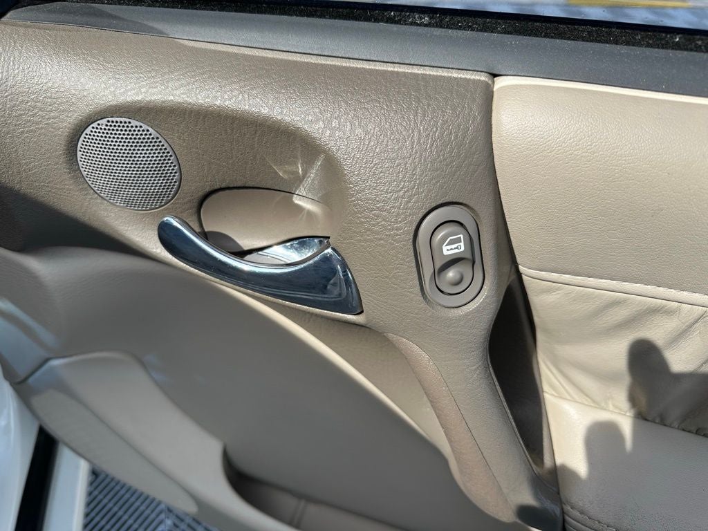 2003 Saturn LW300 Base