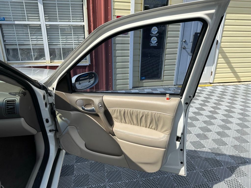 2003 Saturn LW300 Base