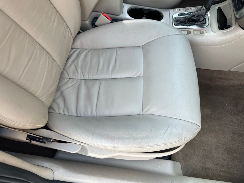2003 Saturn LW300 Base