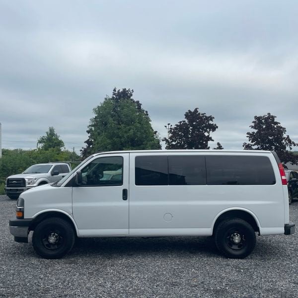 2017 Chevrolet Express 2500 LT Passenger