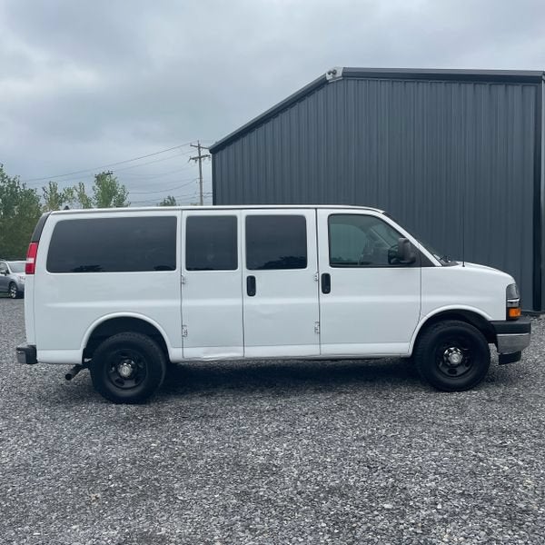 2017 Chevrolet Express 2500 LT Passenger