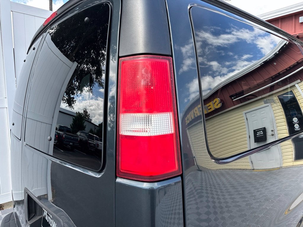 2017 Chevrolet Express 3500 LS Passenger