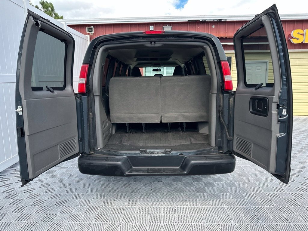 2017 Chevrolet Express 3500 LS Passenger